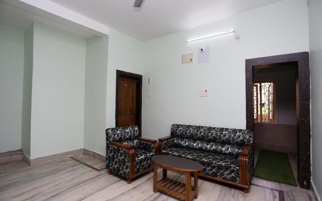 OYO 24317 Aditya Guest House 3