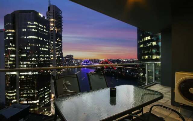 Amazing Brisbane CBD 2 Bedroom Apartment With River Views