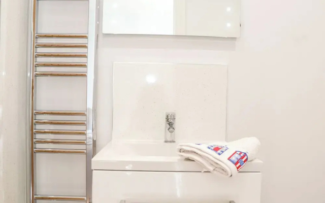 Flat 2 Niles Place