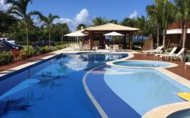 3 Suítes, praia e piscina