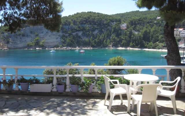 Kavos Hotel