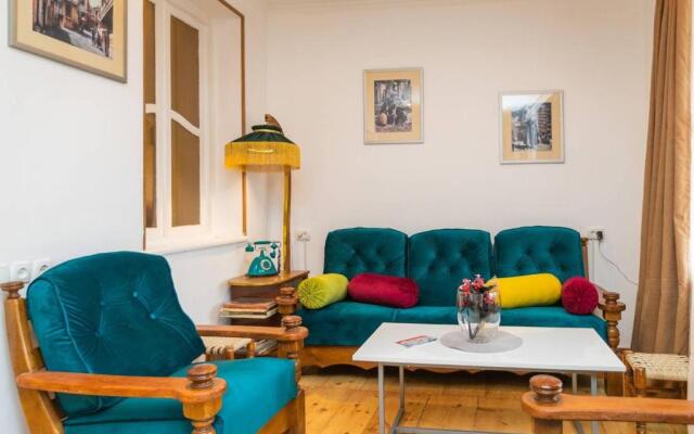 Wehost Apartment with Ethnic Design