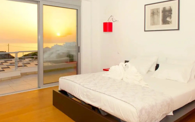 Sparkling Villa in Acrotiri with Private Pool near Sea Beach