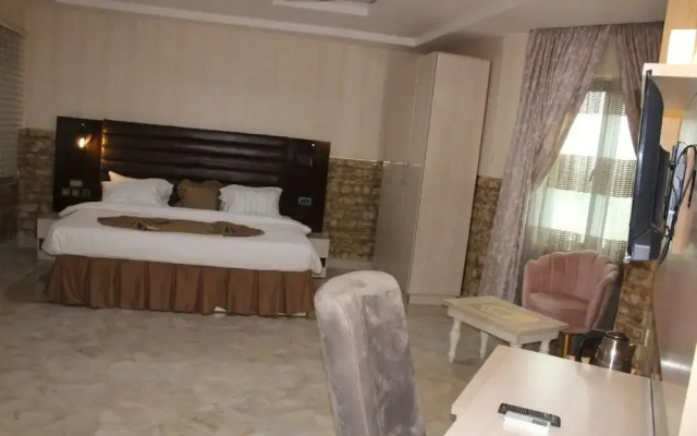Candellux Imperial Hotel and Suites