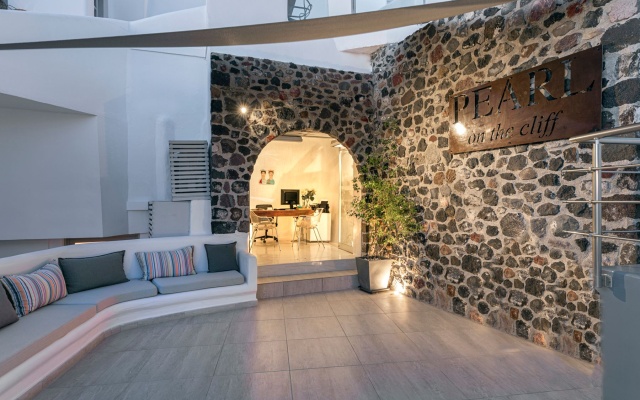 Pearl on the Cliff Hotel & Suites