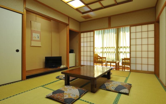 Kyo Ayabe Hotel(京 綾部ホテル)