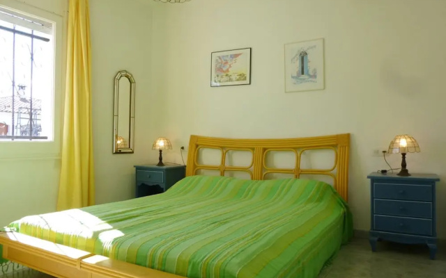 holiday house in Empuriabrava with private pool and mooring
