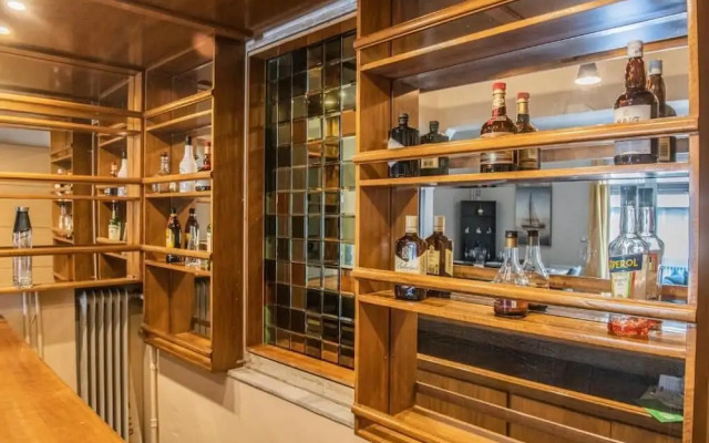 Urban Oasis Stylish Apt in Piraeus Centr