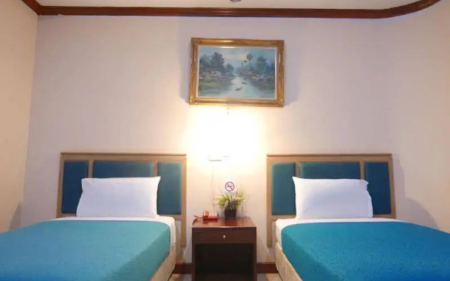 Max One Hotel