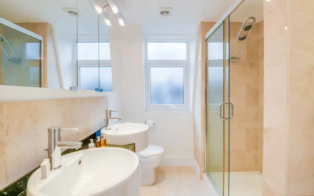 Heavenly Hammersmith Home by the River Thames