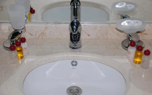 Noble Hotel
