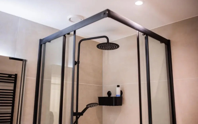 Blithe 4 Bedroom Apartment 105m2 -ss177b-