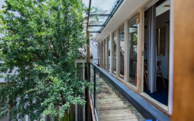 Po return. Slow talk