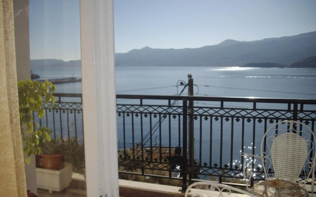 Anna in front of the sea Apartment