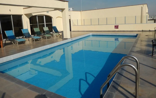 Roma, Suites & Business Center