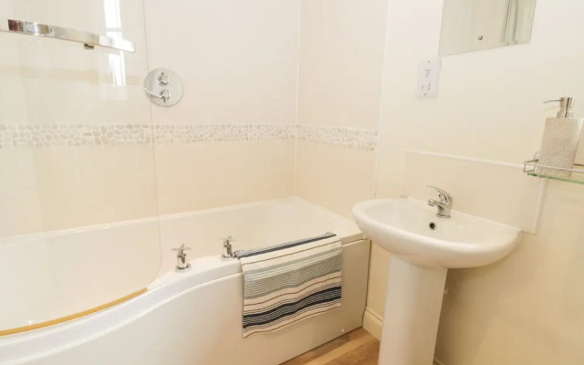 2 Perran Court