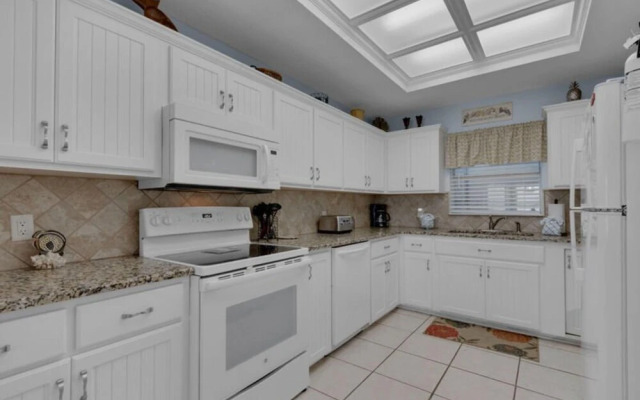 Pineapple Cabana by Bliss Beach Rentals