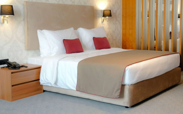 Ramada Hotel & Suites by Wyndham Erbil 32 Park