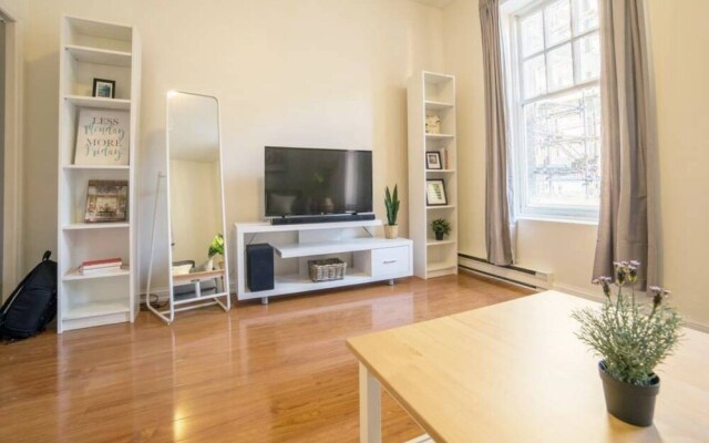 Central Toronto 2 Bedroom Flat