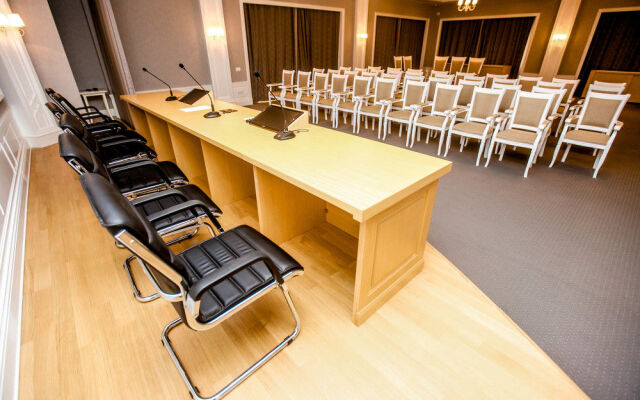 Shirvan Hotel & SPA