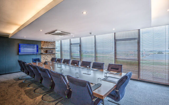 City Lodge Hotel Waterfall City