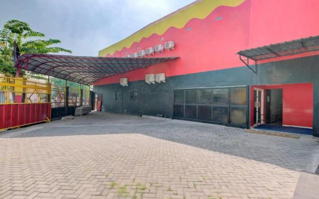 Oyo 3198 Sukomanunggal Inn