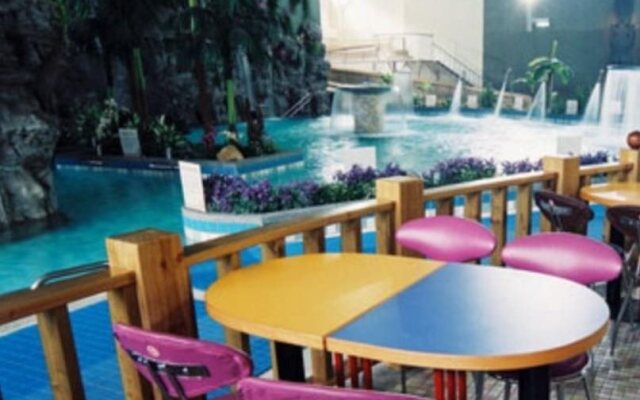 New Era Art Resort and Spa