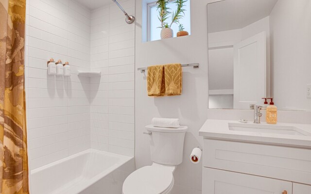 Modern Denver Vacation Rental W/ Rooftop Deck!