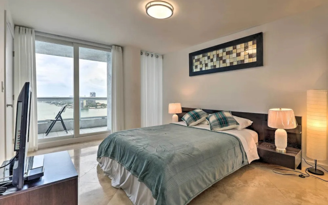 Waterfront High-Rise Condo - Miami Beach 5 Mi