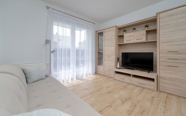 Bright Apartment With Balcony by Renters