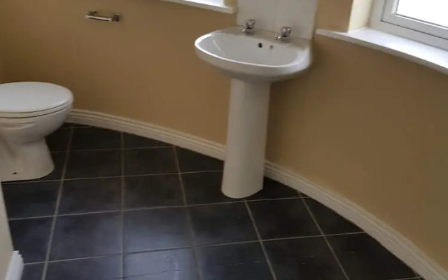 Stunning 6 Bed House With Private Garden in Galway
