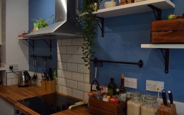2 Bedroom Maisonette In Islington