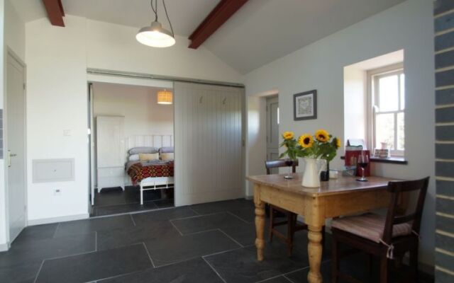 Holiday Home Cae Cwpwl