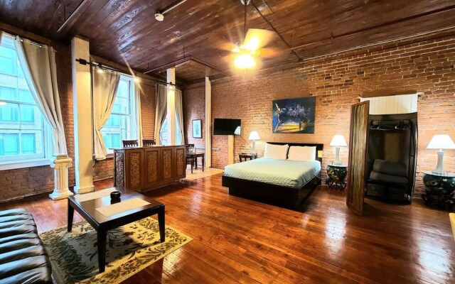 Hosteeva French Quarter Historic Condos