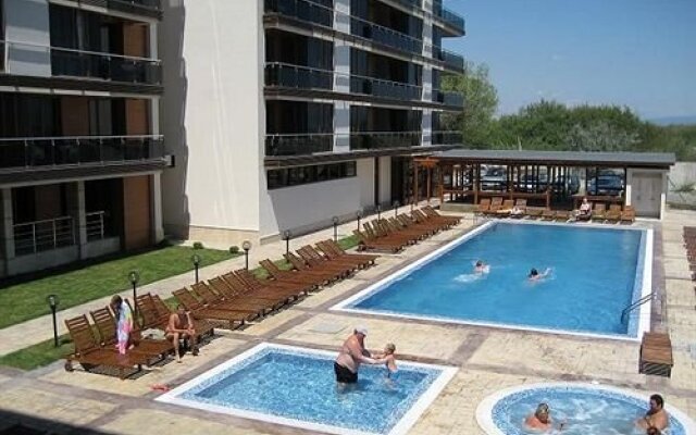 Pomorie Bay Apartments and Spa