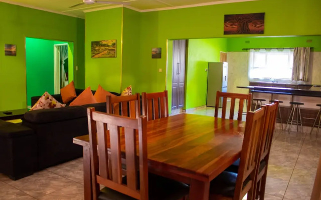 Dzimbahwe Guest Lodge