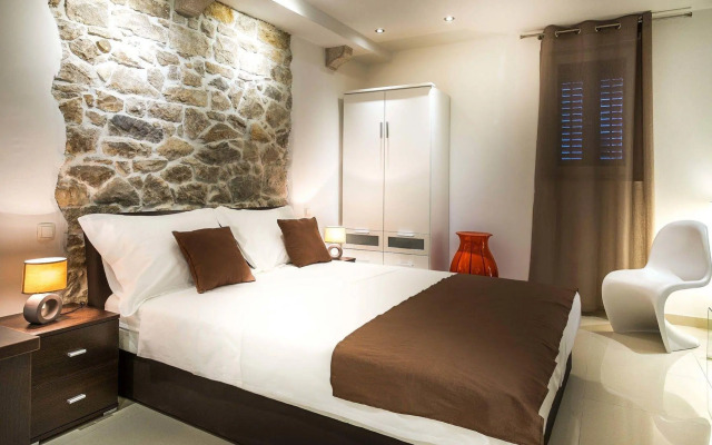 Split Oasis Apartments