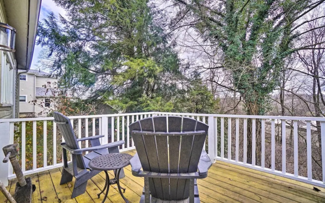 'the Porch House' Located in Historic Village