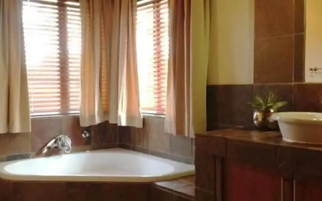 Makhato 84 Bush Lodge