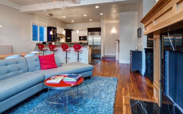 Bluebird Haus E1055 by RedAwning