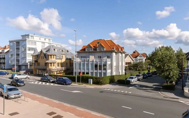 Beautiful and Authentic Apartment Nearby the Beach