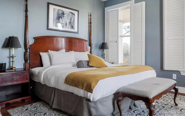 Stone Mountain Manor