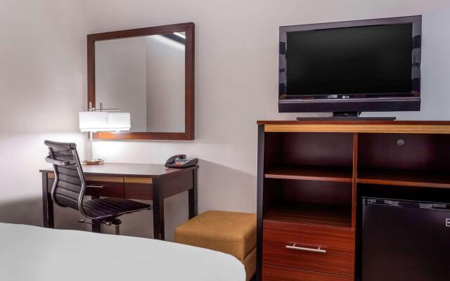 Avion Inn Near LGA Airport, Ascend Hotel Collection