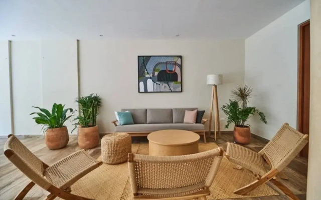 2 Br, Spacious, Great Located, Top Lx Amenities