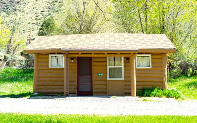 Yellowstone Hot Spring Cabins