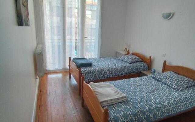 Appartement spacieux en centre ville, 2 chb, terrasse et garage