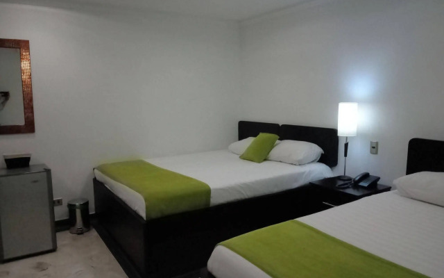 Hotel Calasanz Real