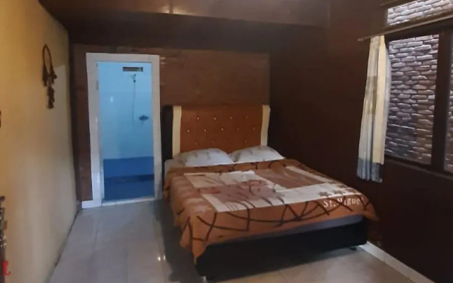 Laster Jony's Guesthouse Samosir RedPartner