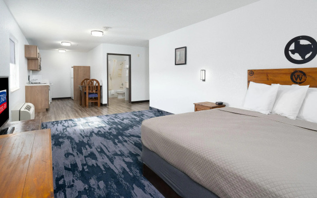 Atria Hotel and RV McGregor