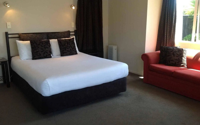 Pacific Coast Motor Lodge